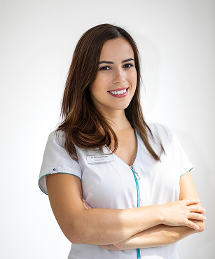 Dr. Vivien Dömsödi